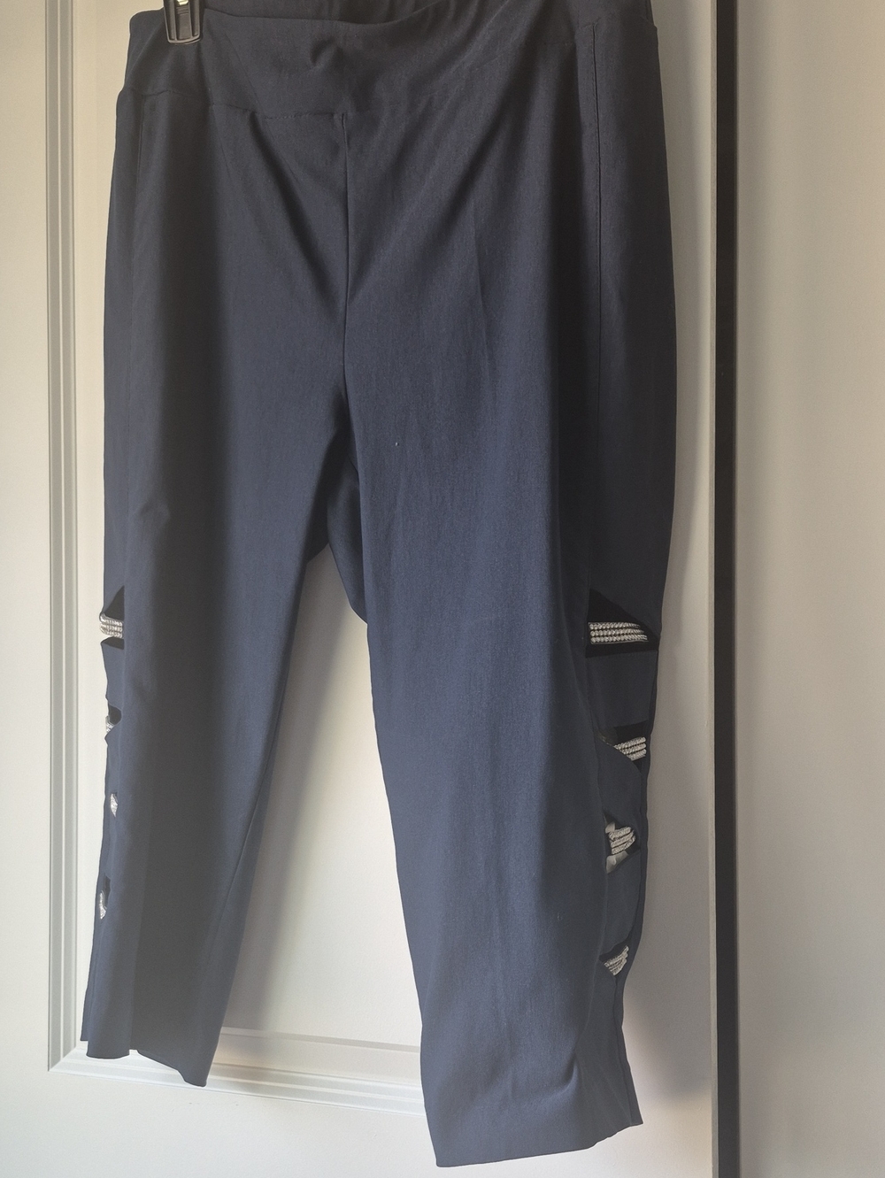 Ladies Navy Blue Capri Pants  Size 14 PETSCHE Brand 27" Long